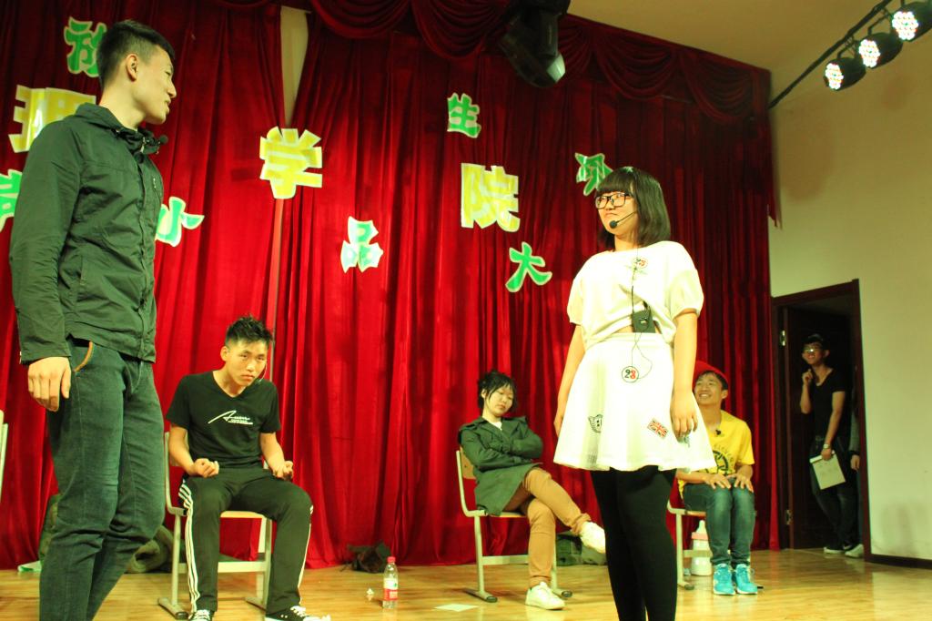 “怒放的生命”相声小品大赛现场