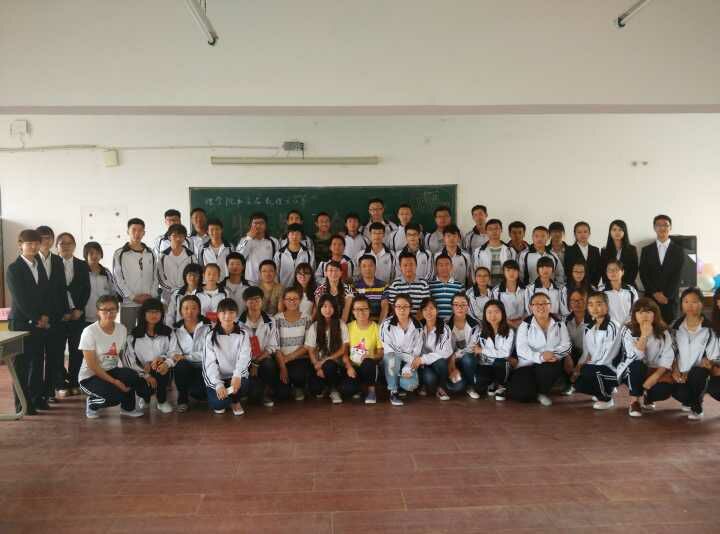 3学院领导老师与所有参赛学生合影